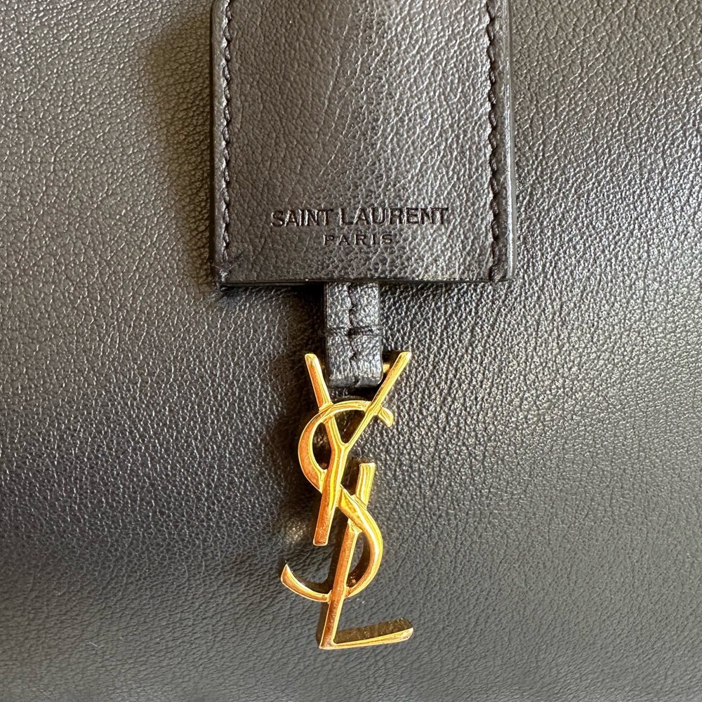 Saint Laurent Authentic Black Leather Tote W/ Pouch - Picture 8 of 11